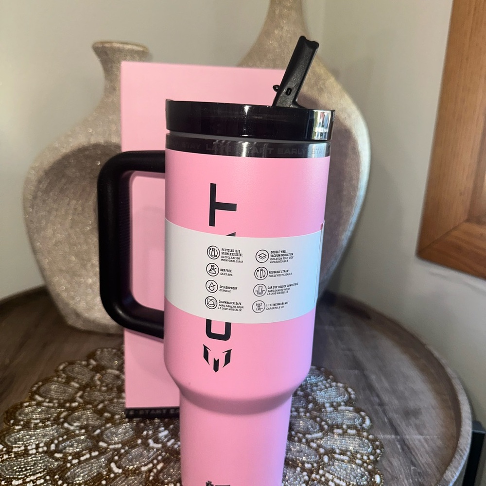 NWT Pink Messi 40 oz Flip Straw Tumbler
